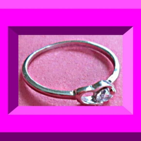 Silver Tone Heart Design Band Promise Ring With Clear Crystal Size 9 - Picture 1 of 1